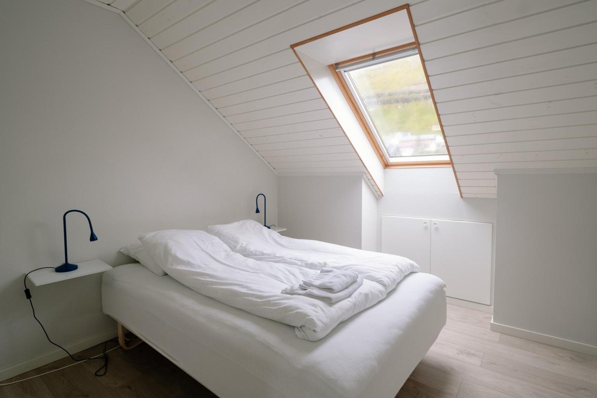 Spacious City Center Home By The Sea Klaksvik Exterior photo