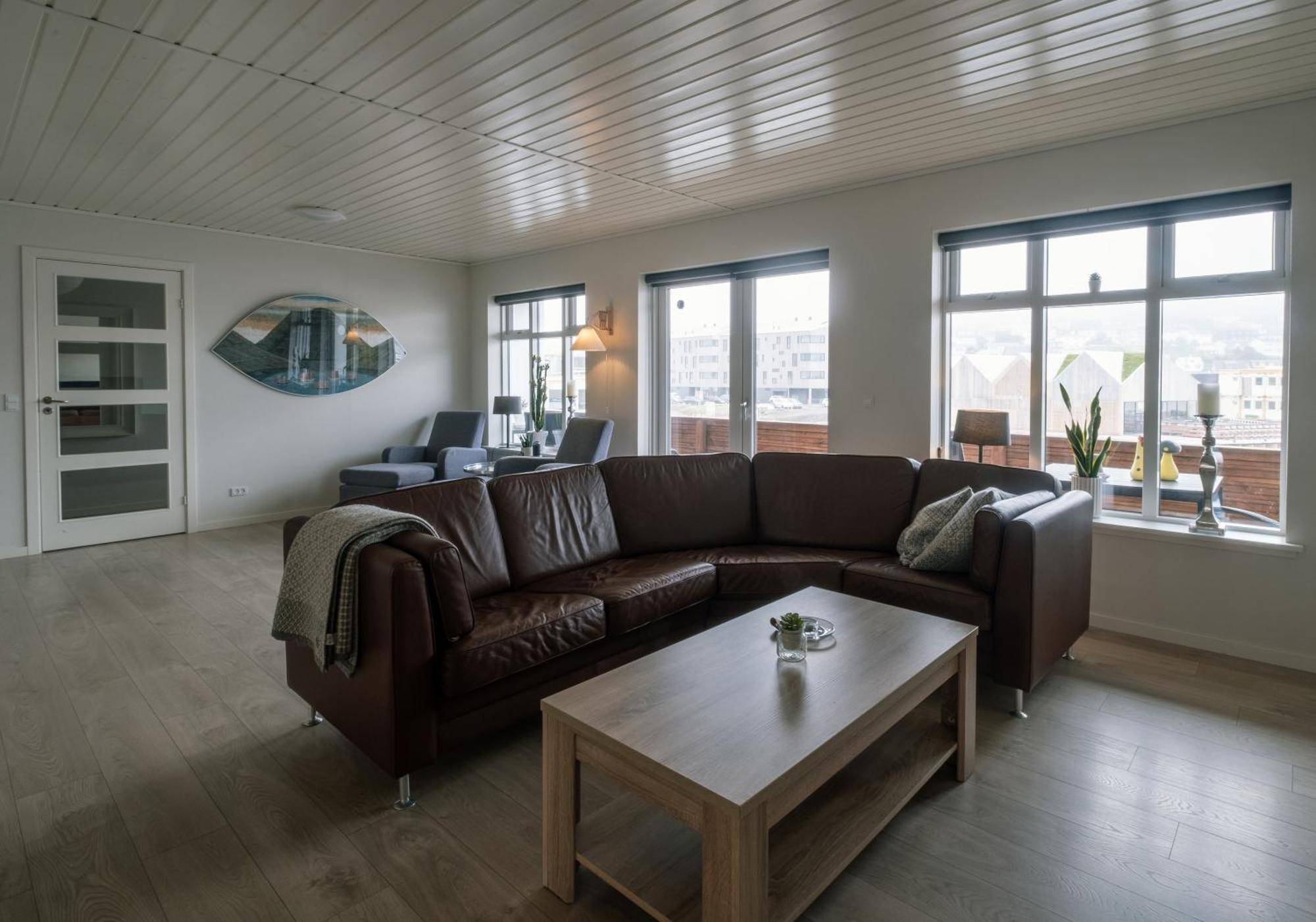 Spacious City Center Home By The Sea Klaksvik Exterior photo