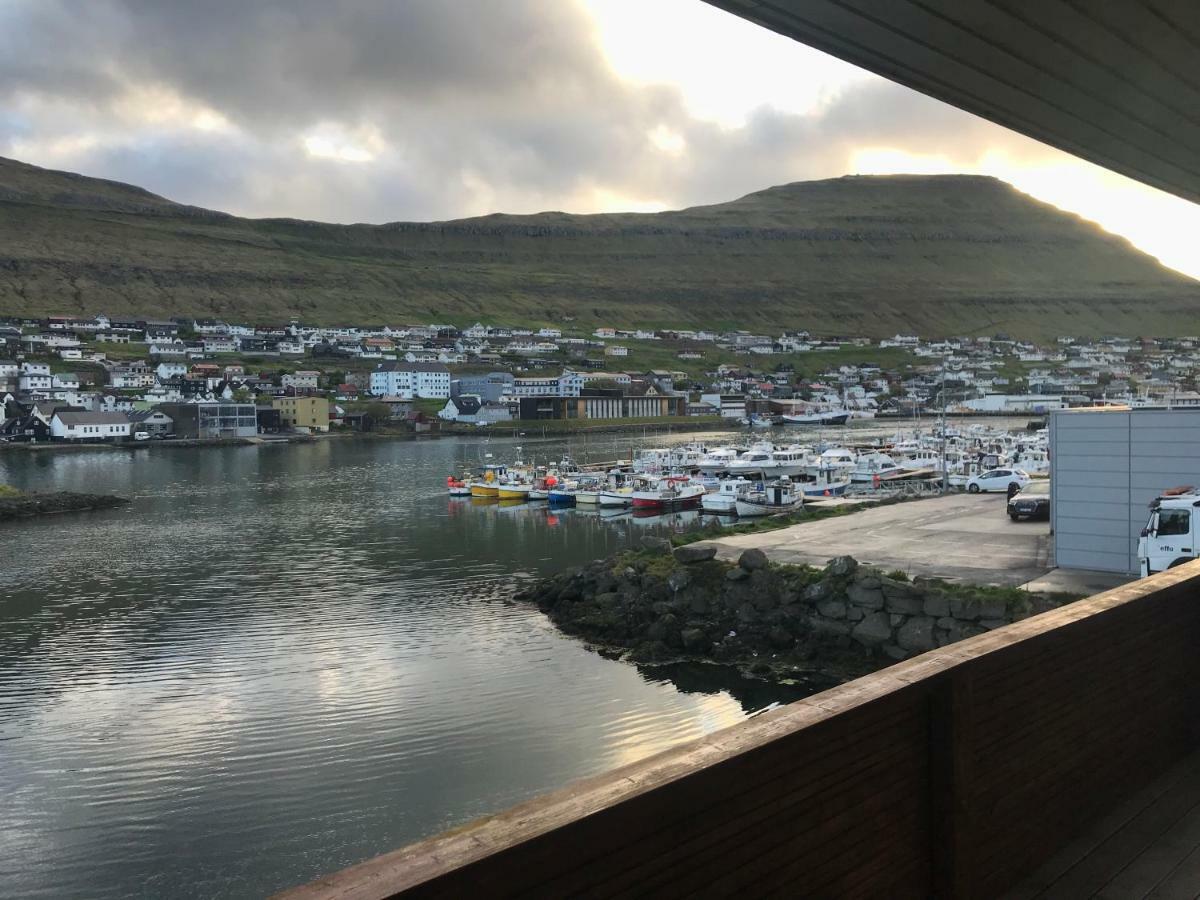 Spacious City Center Home By The Sea Klaksvik Exterior photo